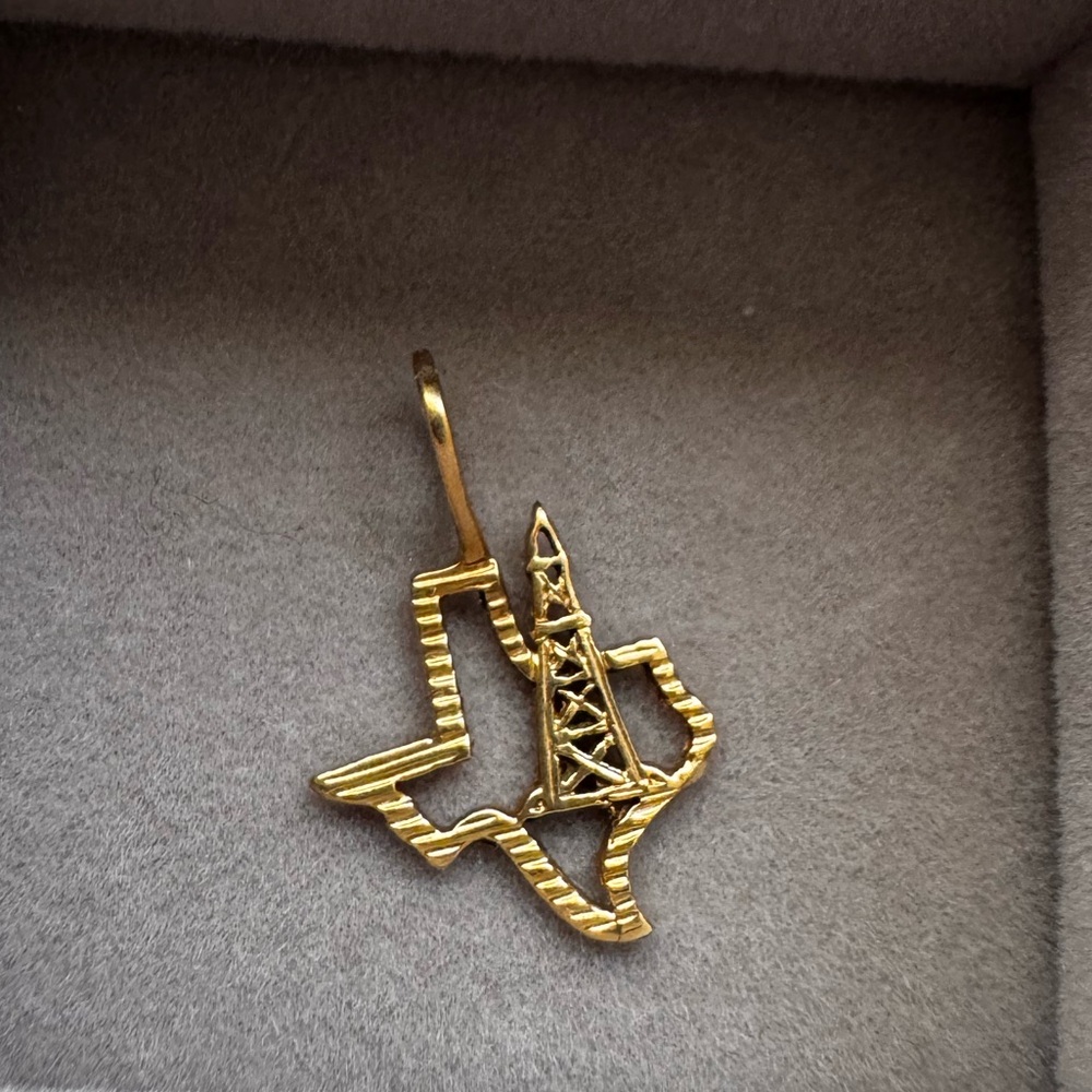 14K Gold Texas Pendant